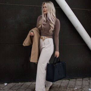 Authentic Louis Vuitton Black On The Go
GM Leather Tote Monogram Luxury 16" Long